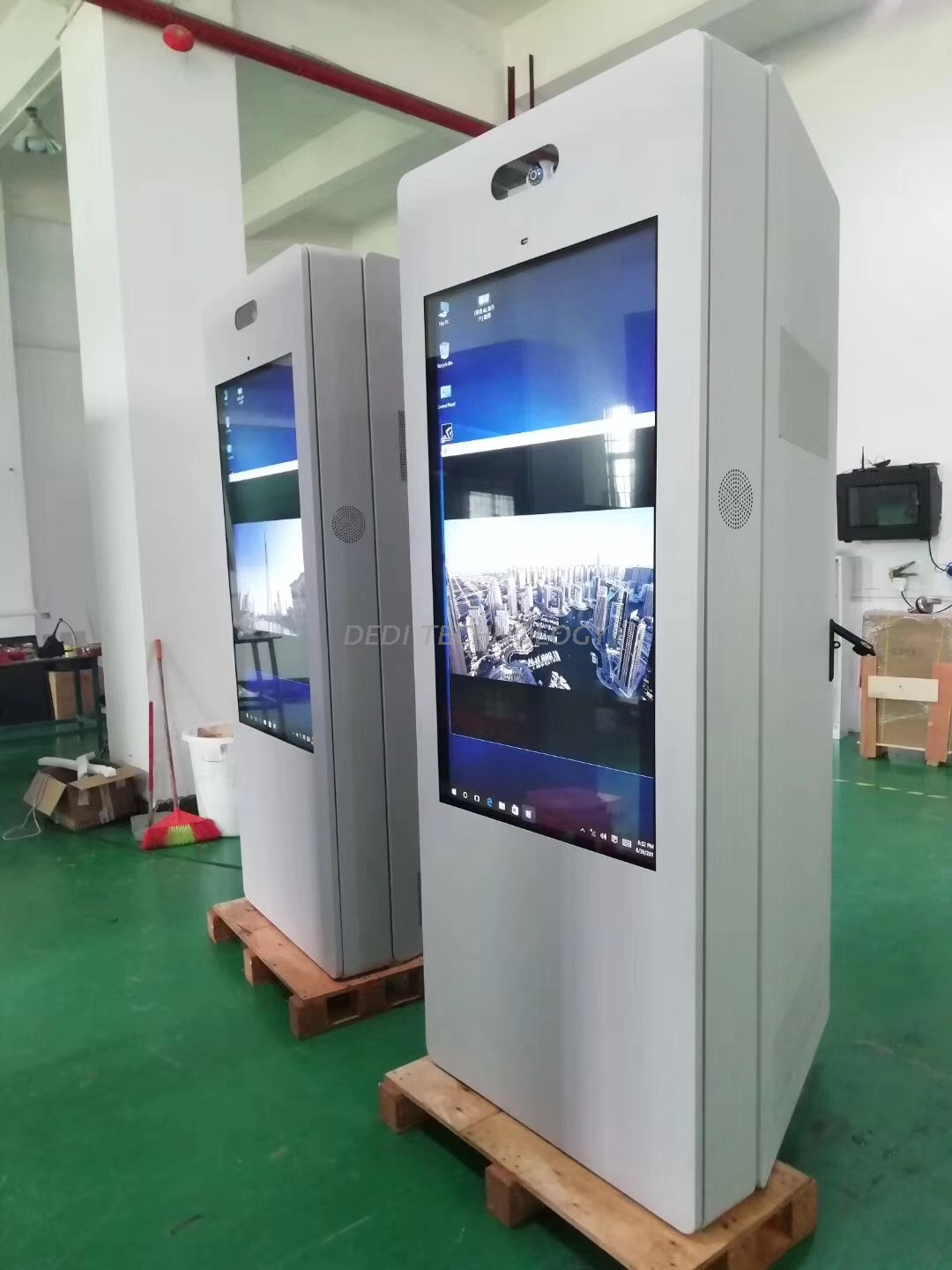 Dedi 55 inch outdoor LCD kiosk for touch screen commercial advertising screen